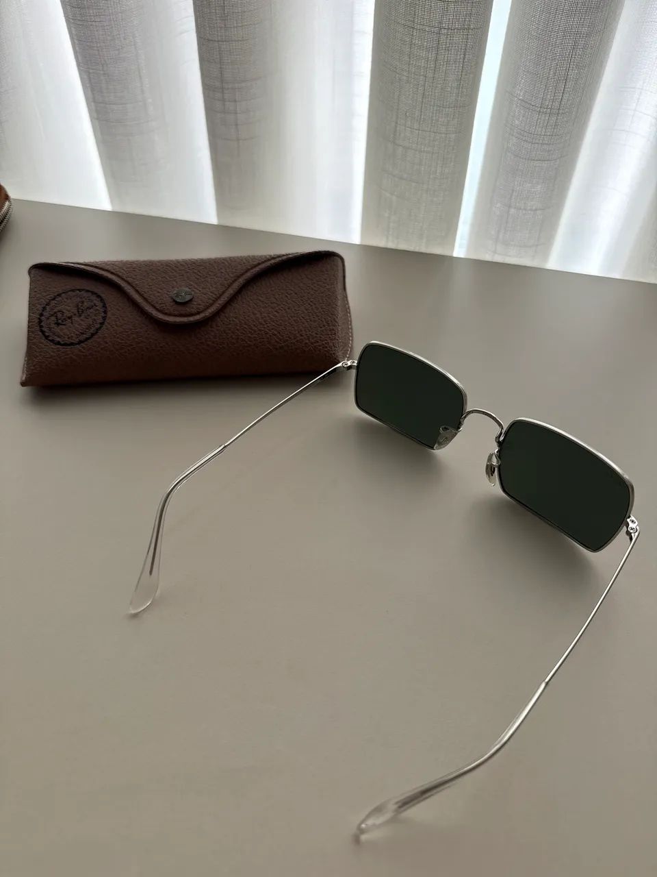 Óculos de Sol Ray-Ban Retangular Armação Prata - Original (Com Case) - Foto 2