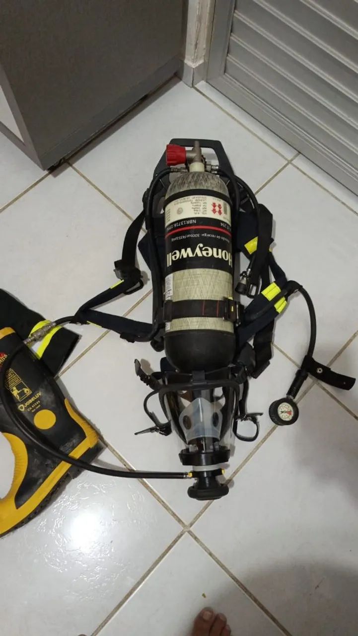 Equipamento de combate à incêndio, completo. - Foto 2