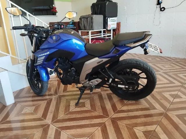Faz25 com 11 mil km rodados 
