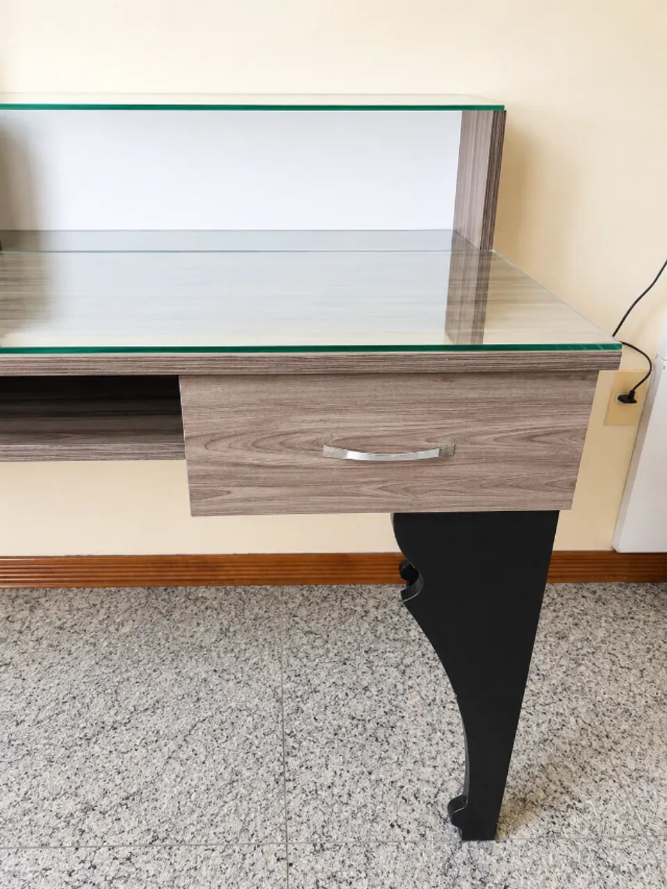 Mesa de Escritório Perfini com Tampo de Vidro - Foto 4