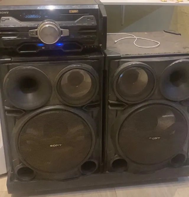 Caixa de som com toca cd 