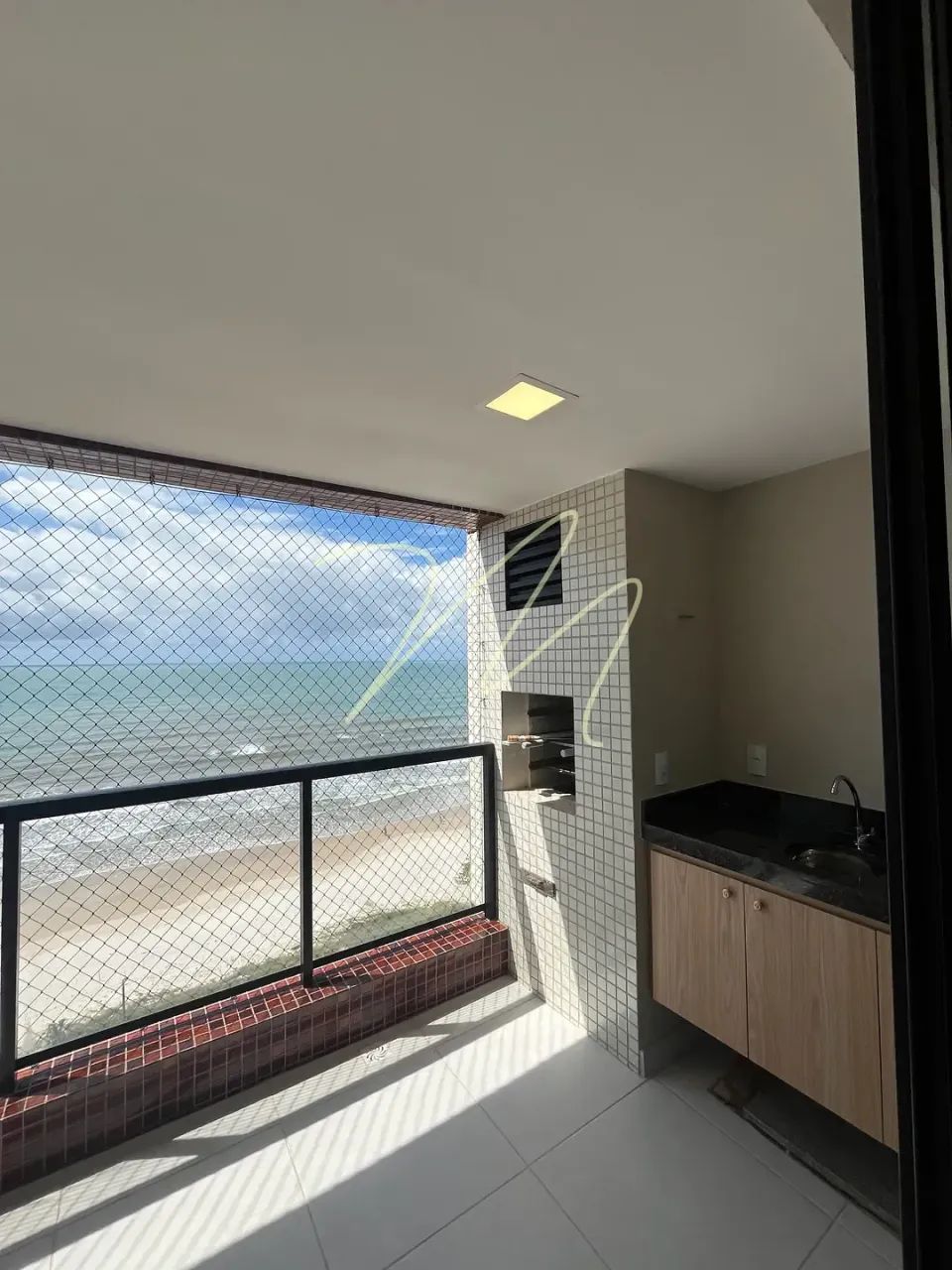 Apartamento mobiliado 3 quartos no Coral Park