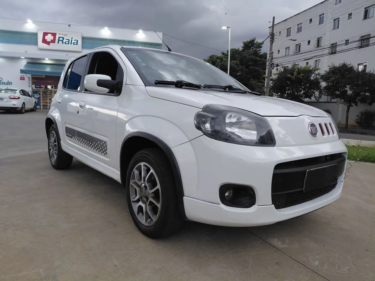 Fiat Uno Sporting 1.4 EVO Fire Flex 8V 4P 2014