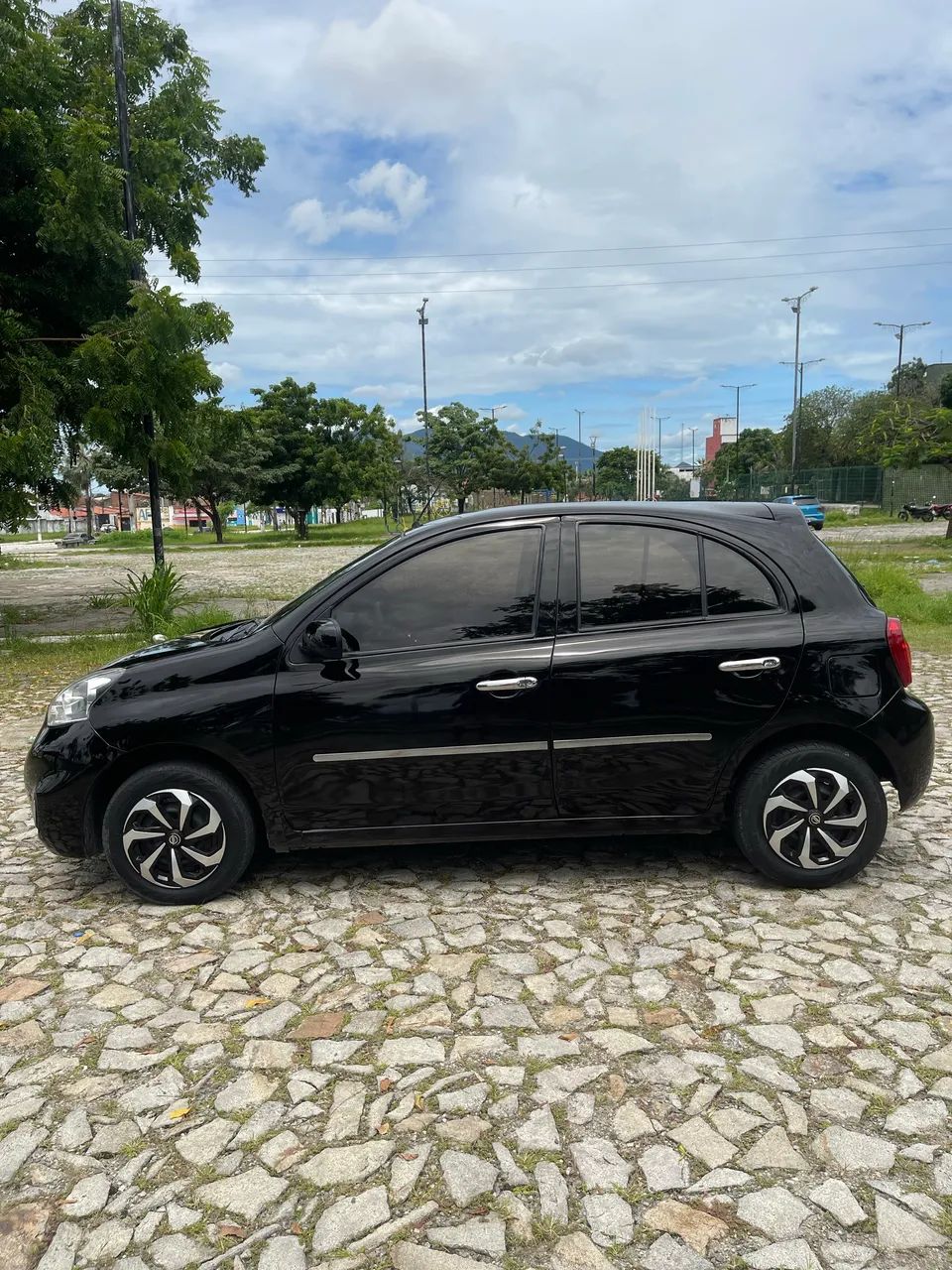 Nissan March 2015