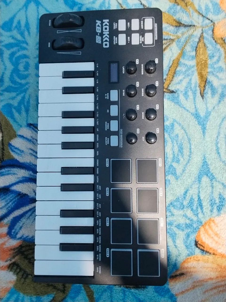 Teclado controlador 25 com pads e knobs - Foto 2