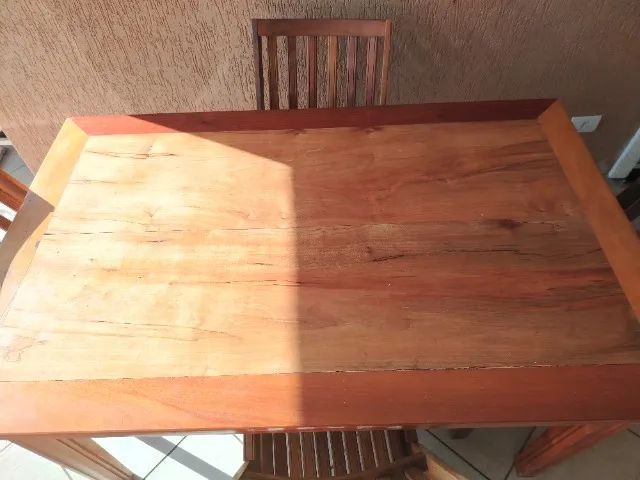 Mesa de Madeira com 4 cadeiras  - Foto 4