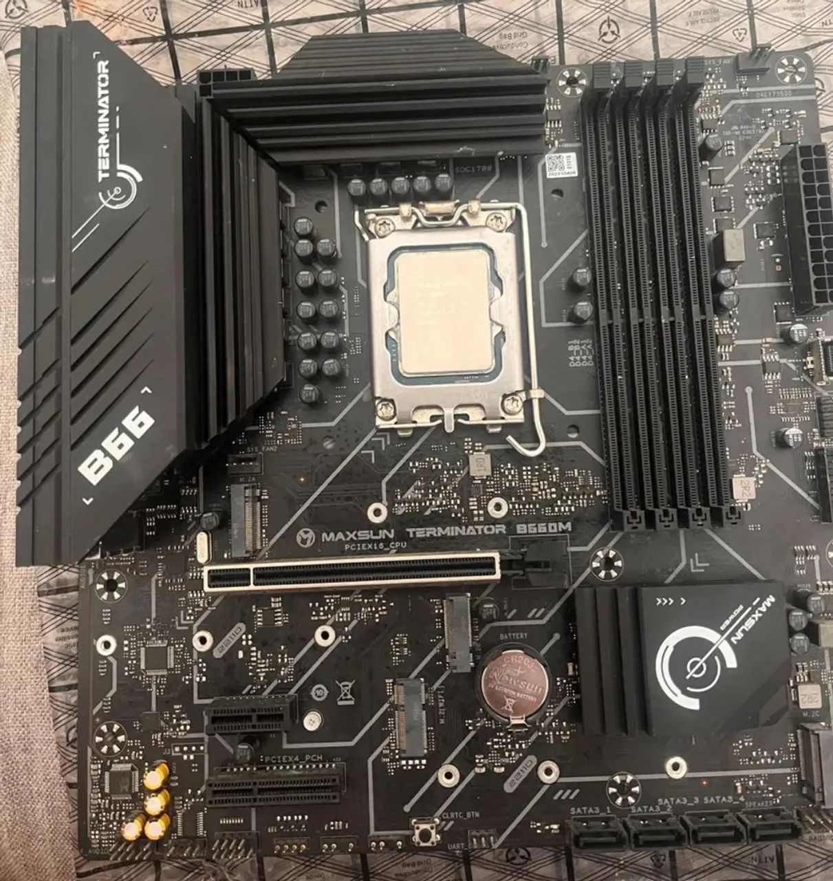 i5- 12400f+ placa mãe b666 com defeito 