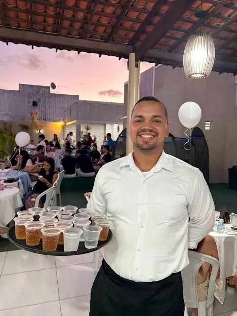 Garçom e copeira 