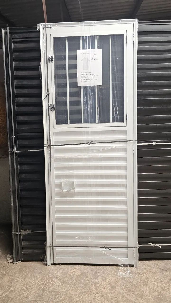 PORTA DE ALUMÍNIO BRANCO 80CM COM GRADE E VIDRO - QUEIMA DE ESTOQUE!!!