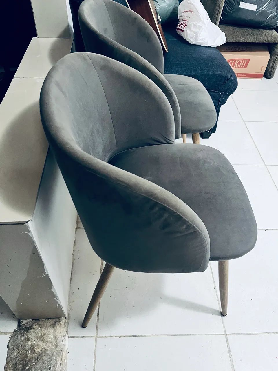 Cadeira estofada em veludo  - Foto 2