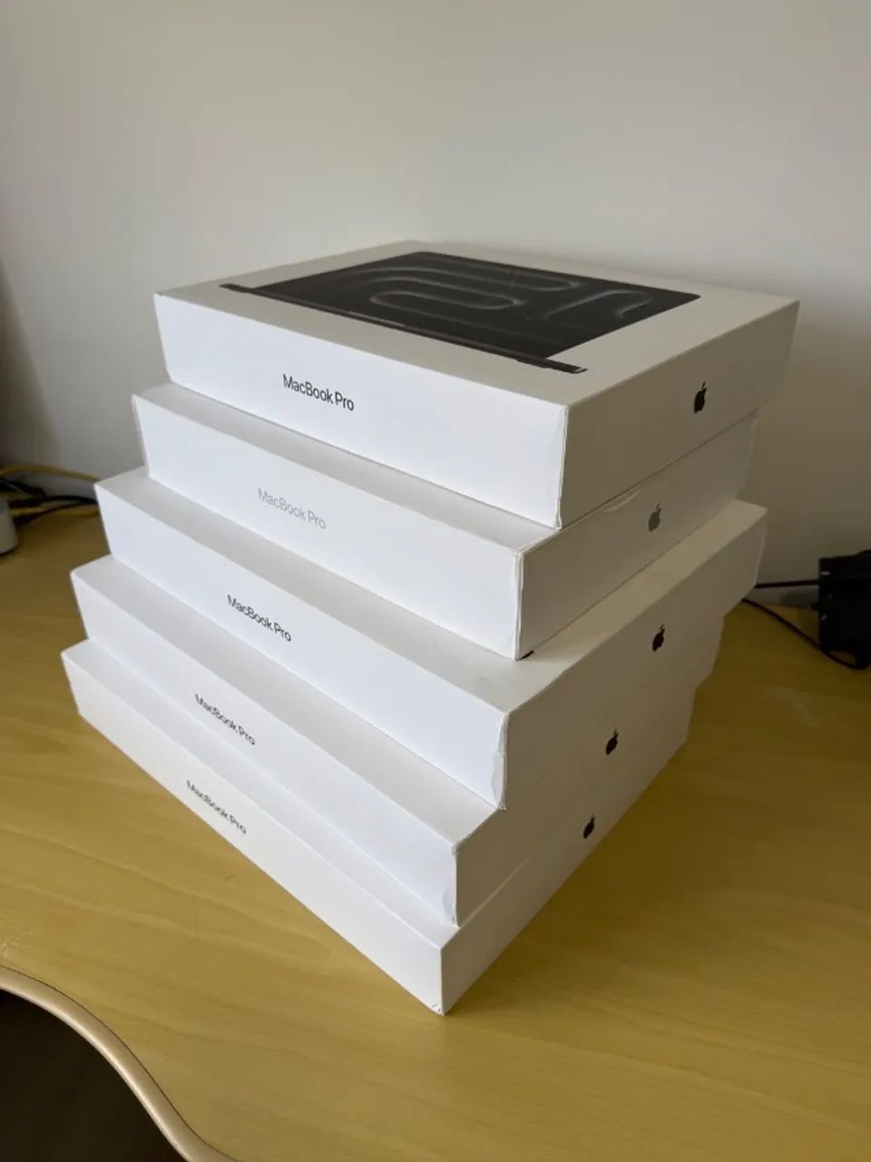 MacBook Pro 16 M5 Pro 24GB 1TB SSD Space Black Modelo MGEA4LL/A A3428