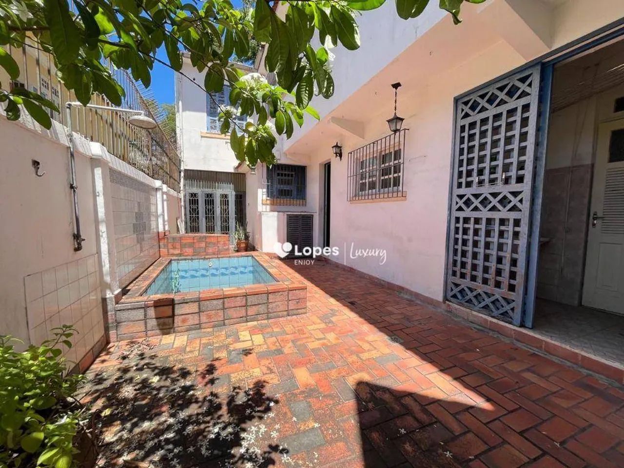 Excelente casa duplex 5 quartos, área externa, vaga
