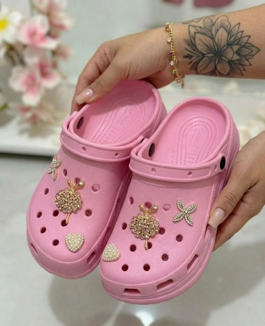 Crocs Plataforma Decorativa TAM35 - Foto 3