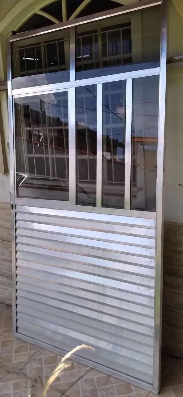 Porta de alumínio de correr altura 2.30x1.30 largura 