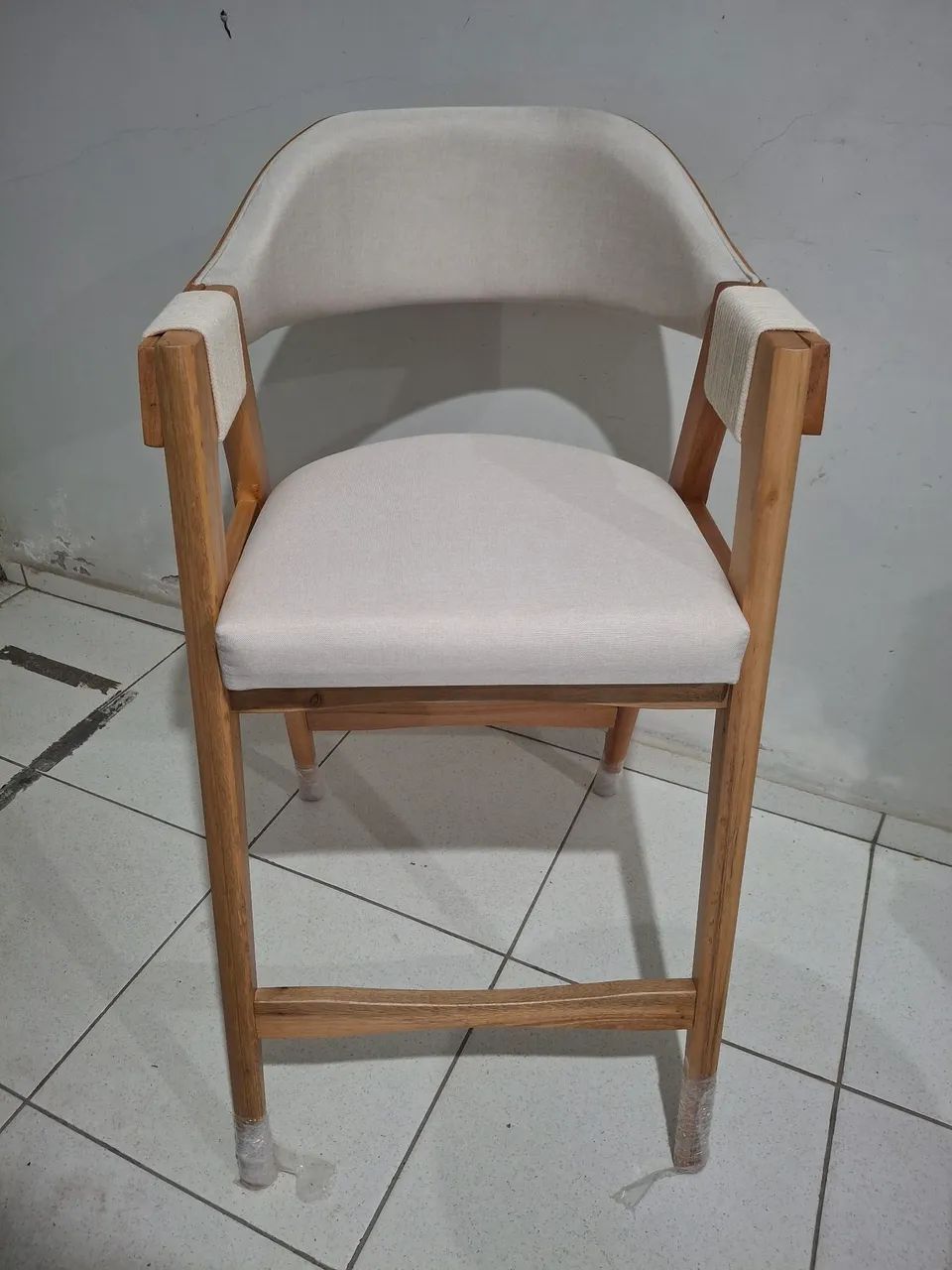 Banqueta Alta em Madeira Maciça