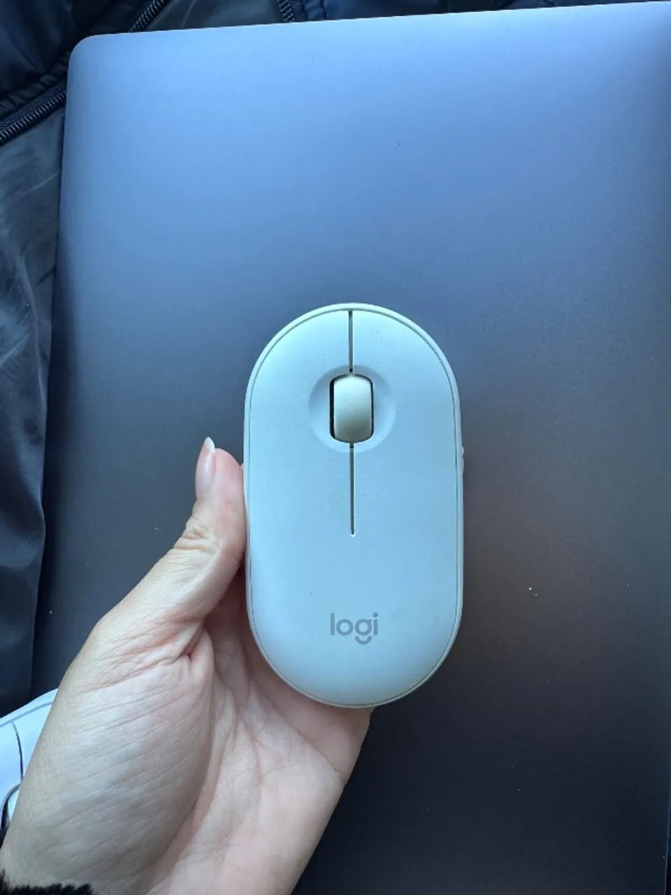 Mouse Logitech pebble pequeno branco - Foto 2