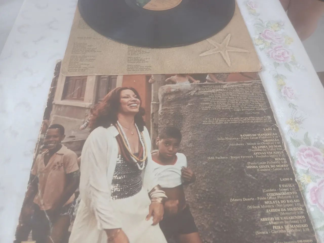Vinil Clara Nunes ESPERANÇA,  sem defeito só capa um pouco danificada. Raridade. 