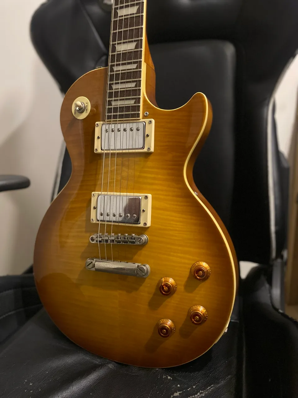Gibson Les Paul Studio 2012 + Hard Case Original | Excelente