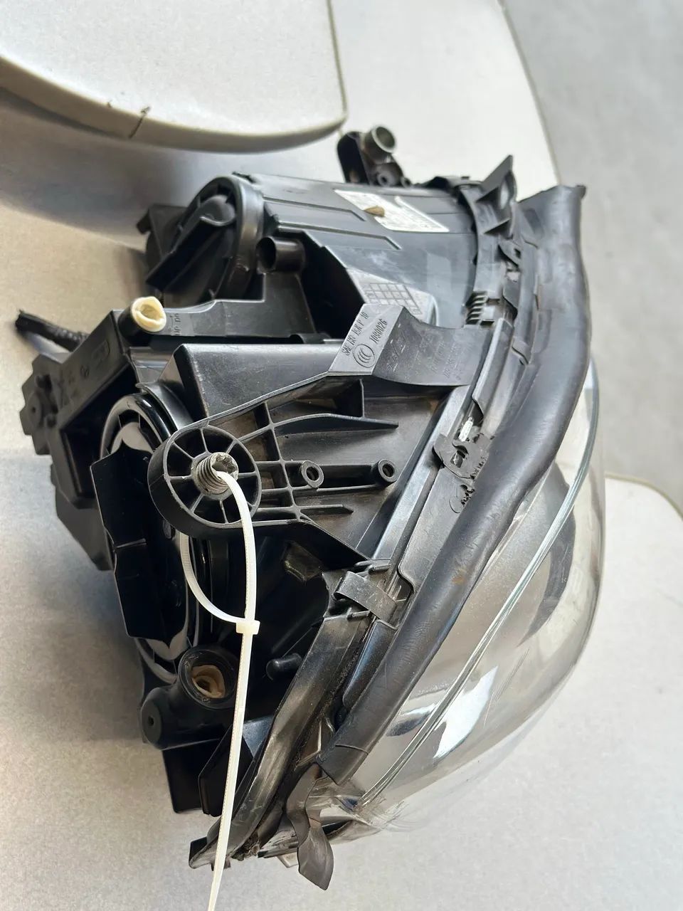 Farol Esquerdo Mercedes 0200 2012 com led - Foto 3