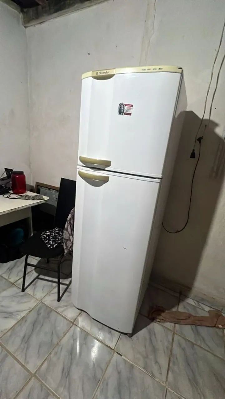 Uma geladeira  - Foto 2