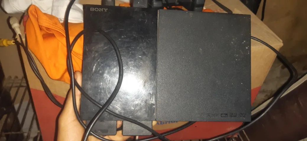 vendo um ps2 com 2 Controle
