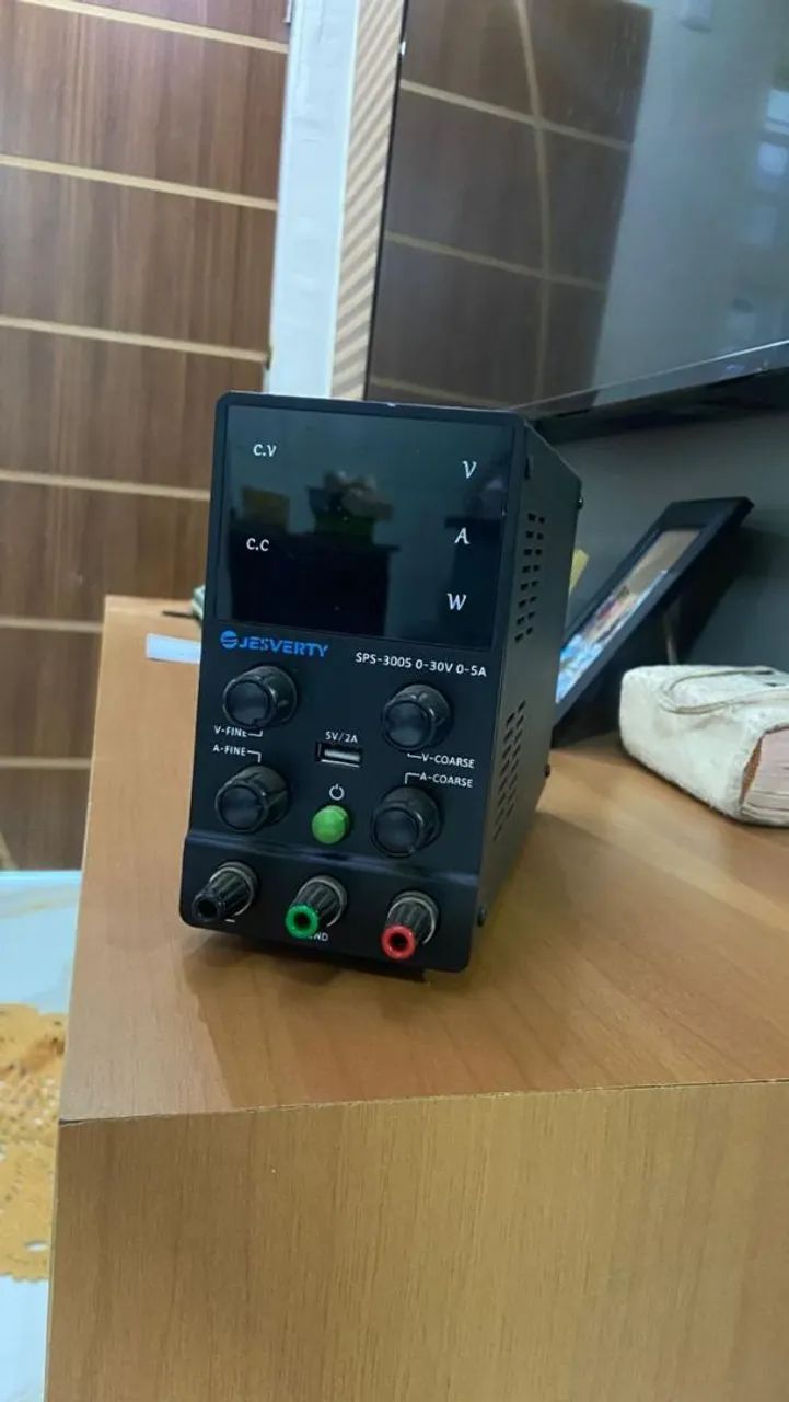 Fonte de bancada Jervesty SPS - 3005 + acessório 