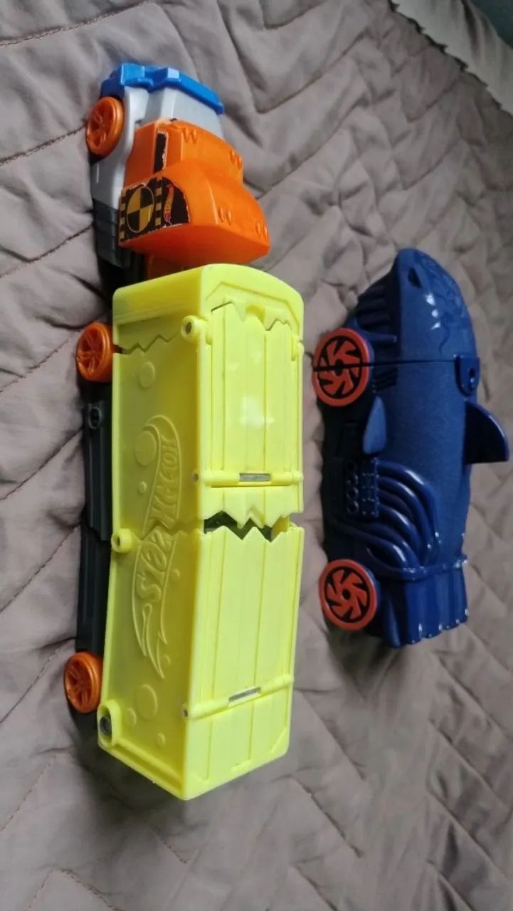 Caminhão batida e carro hot Wheels  - Foto 3