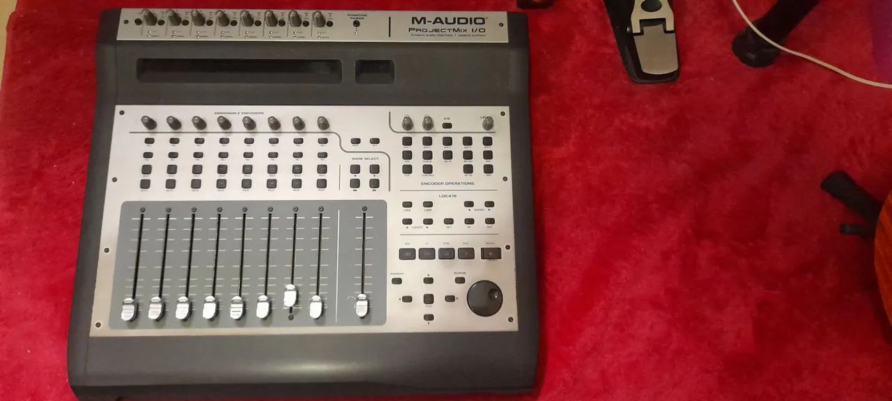 Interface controladora projectmix I/0 8 canais ,faders motorizados 