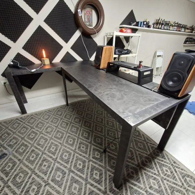 Mesa e aparador em aço - Tok Stok 