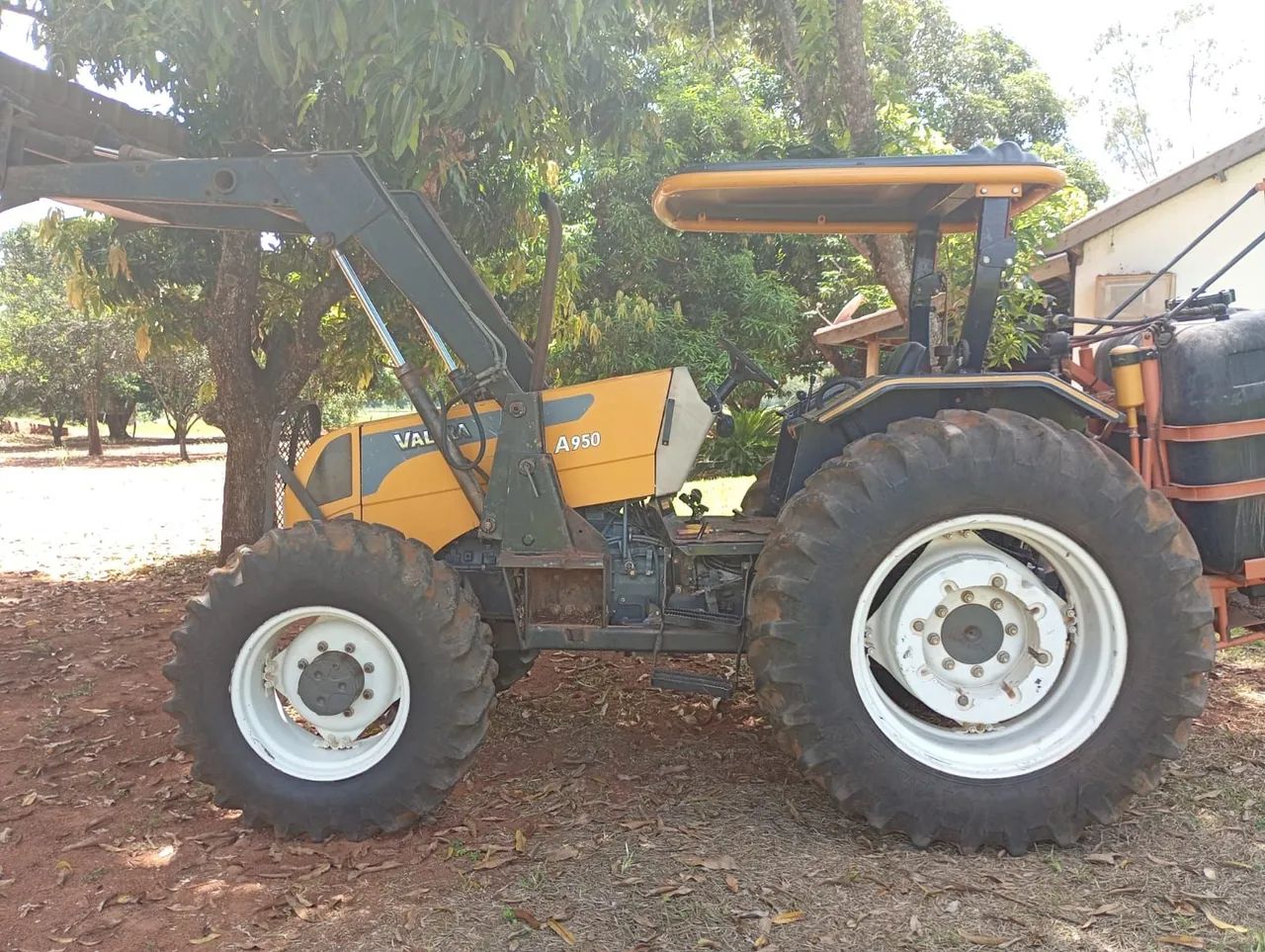 Trator Valtra a950 com lâmina 