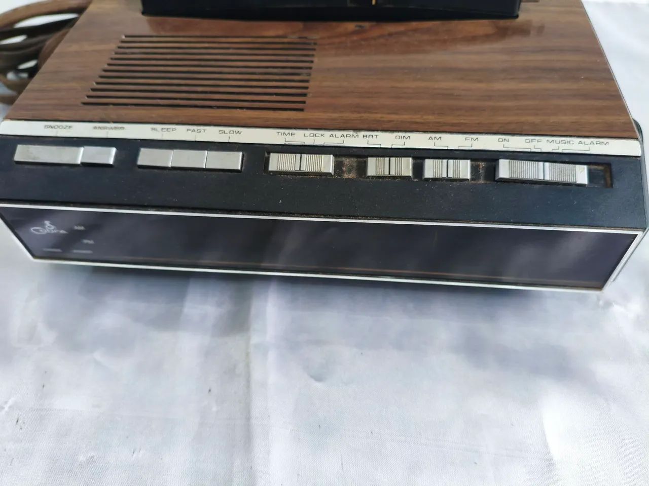 Rádio relógio e telefone antigo. - Foto 4