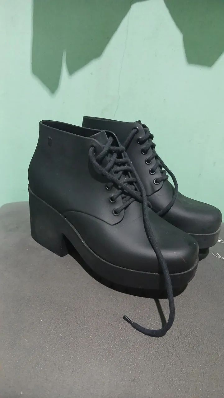 Bota com solado para colar 37 Melissa 