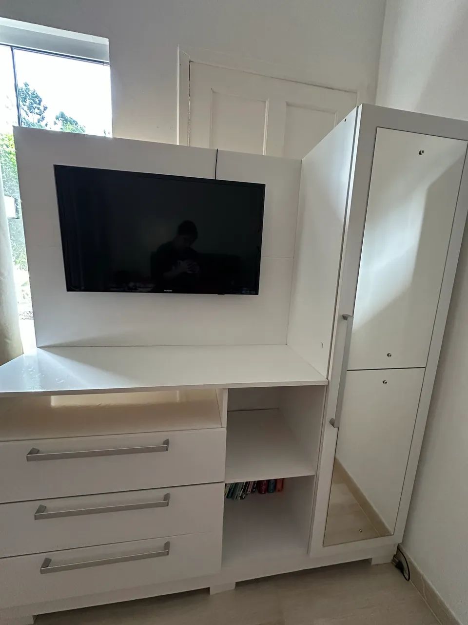 Cômoda/Estante para TV com 3 Gavetas e Espelho - Branca