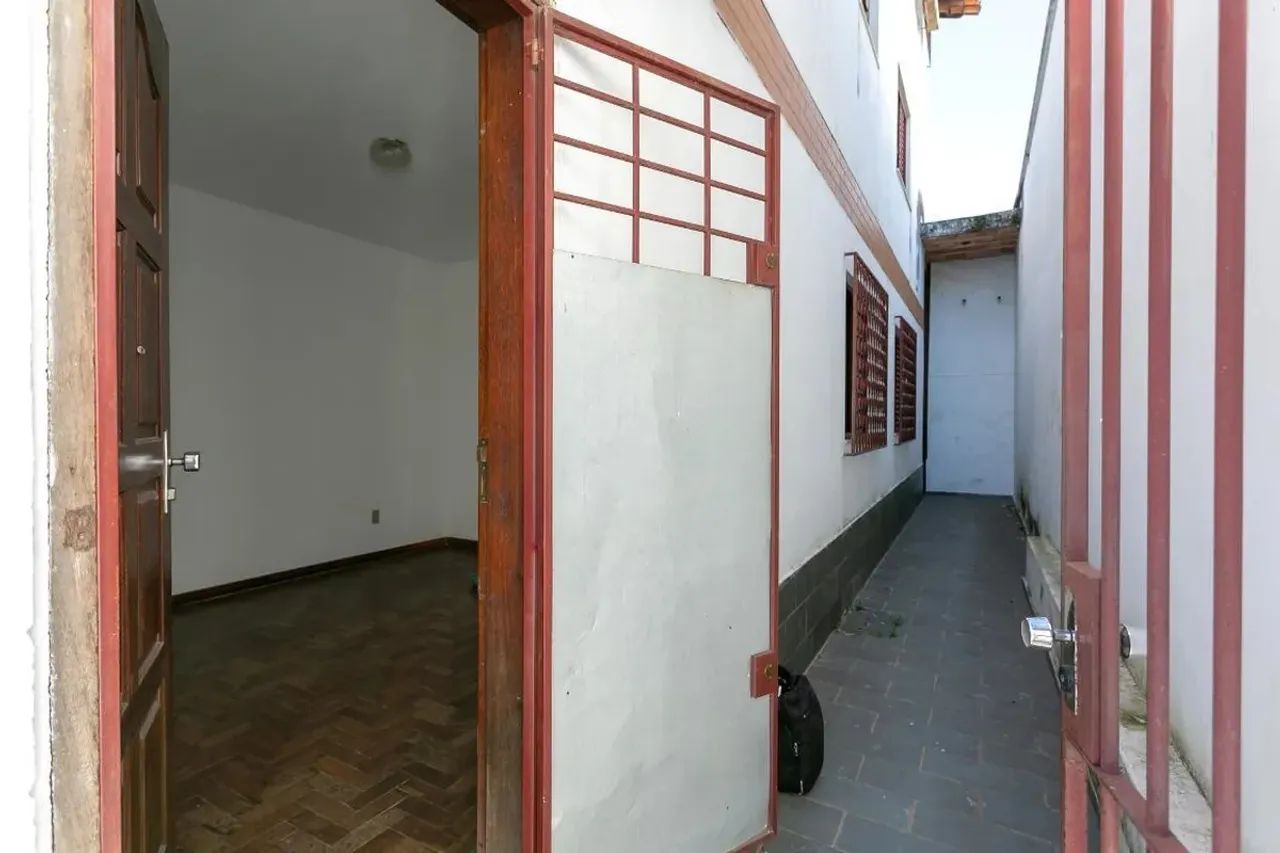 Casa à Venda - Lagoinha, 8 Quartos, 180 m2 - Foto 2