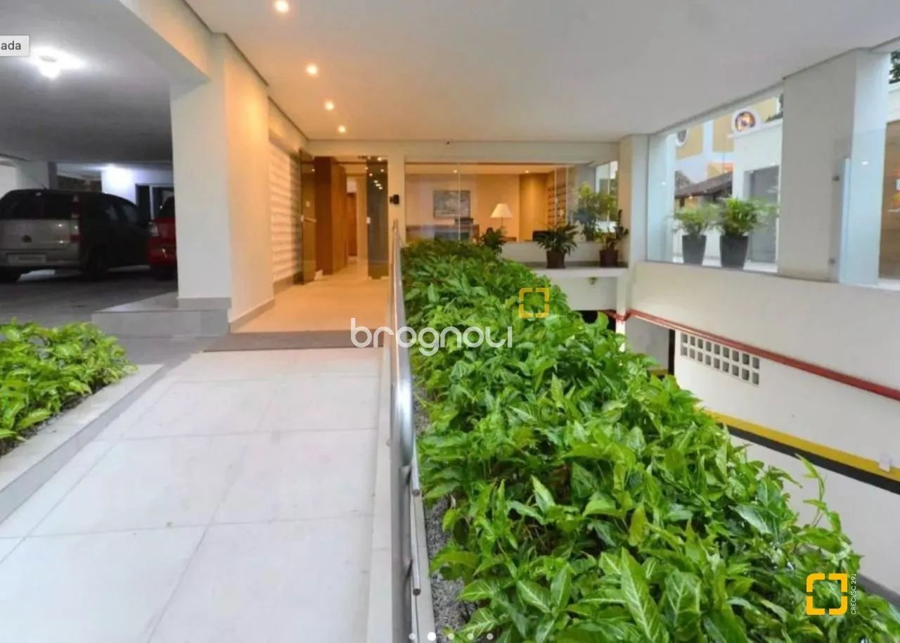 Apartamento Reformado com 4 Dormitórios, Vista Mar no Centro de Florianópolis