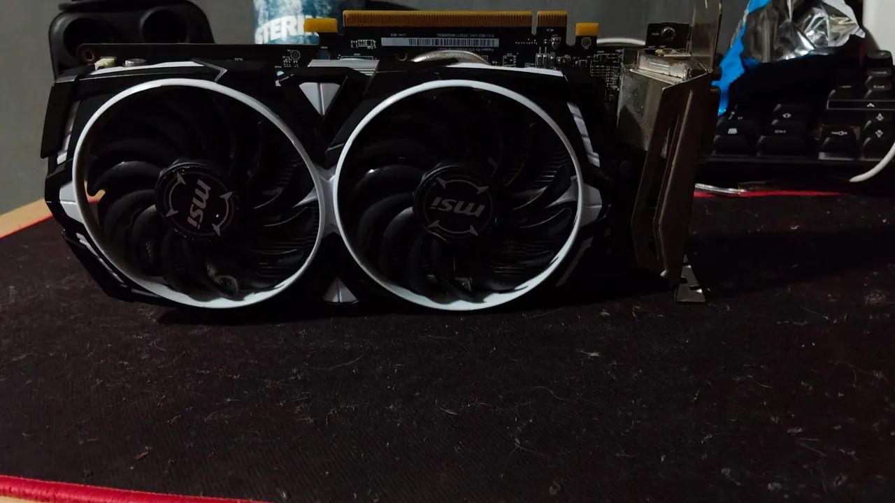 GPU MSI RADEON RX 570 ARMOR 4GB COM DEFEITO.