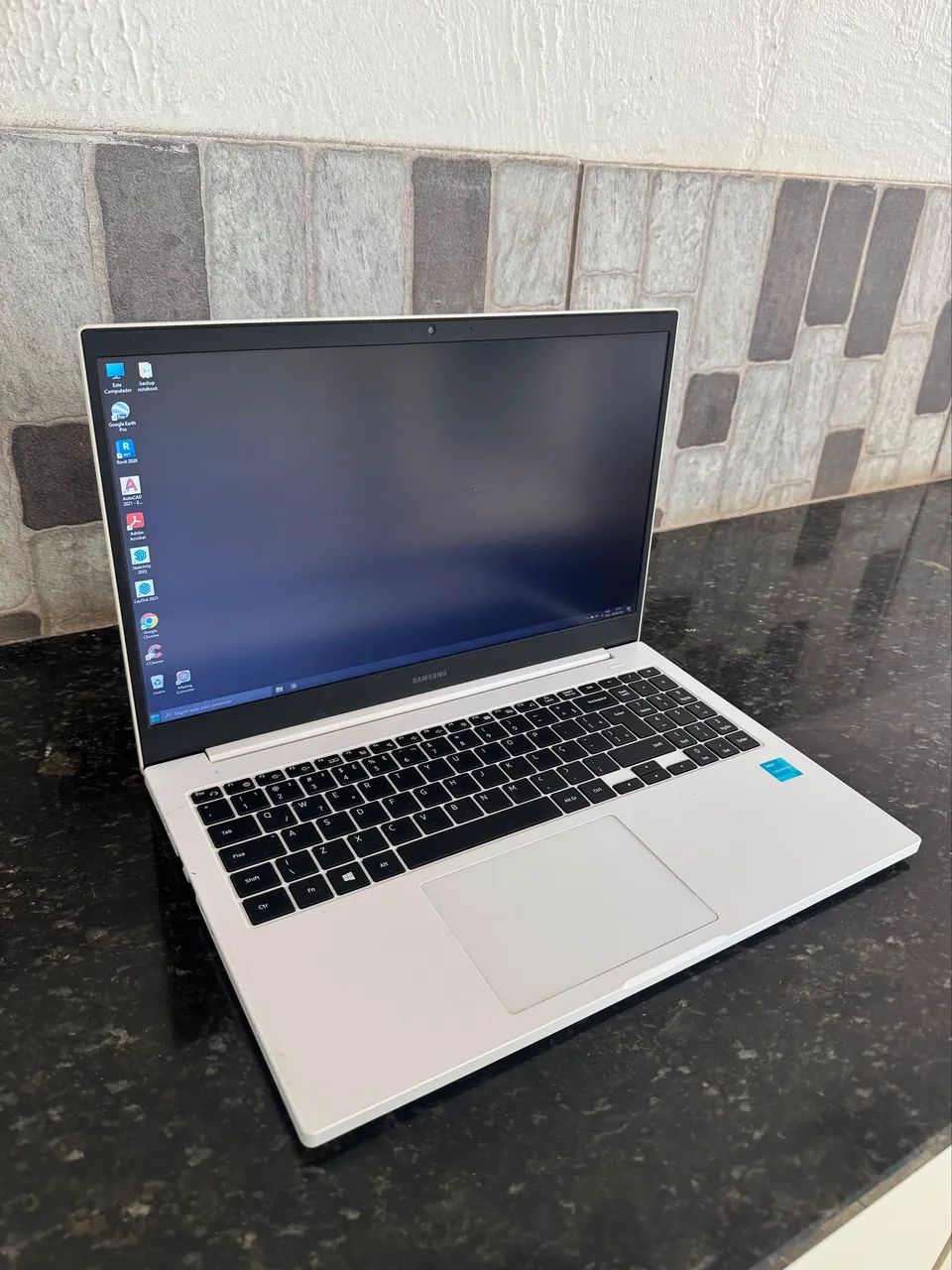 VENDO Notebook Samsung Book E20 (NP550XDA- KO2BR) 