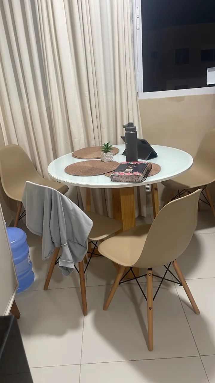 ?Mesa branca, *90CM DE DIÂMETRO*, vidro, base de cruz  - Foto 3