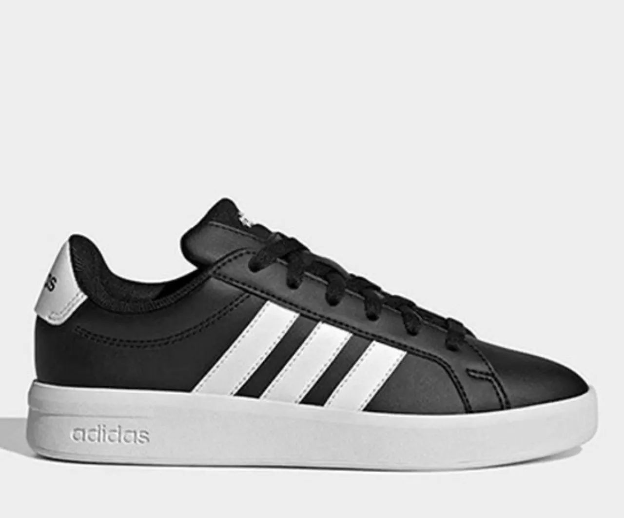 Tênis adidas