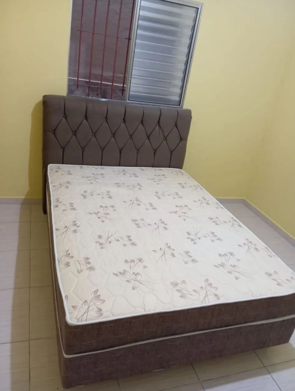Cama Box Casal com Cabeceira Estofada - QUASE NOVA!