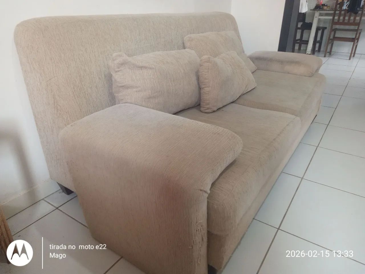 Sofá que cabe 3 pessoas - Foto 5