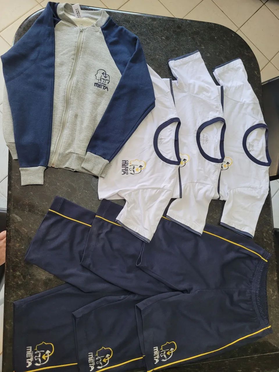 Kit c 2 conj de uniforme Meta Kids 10 anos c: 2camisas +2shorts +MOLETON
