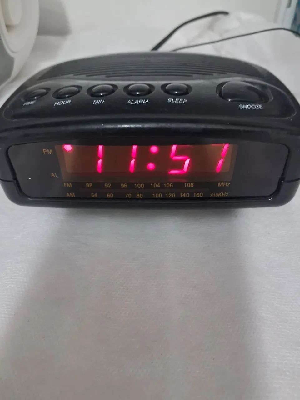 Rádio relogio bateria 9v e luz lenox - Foto 4