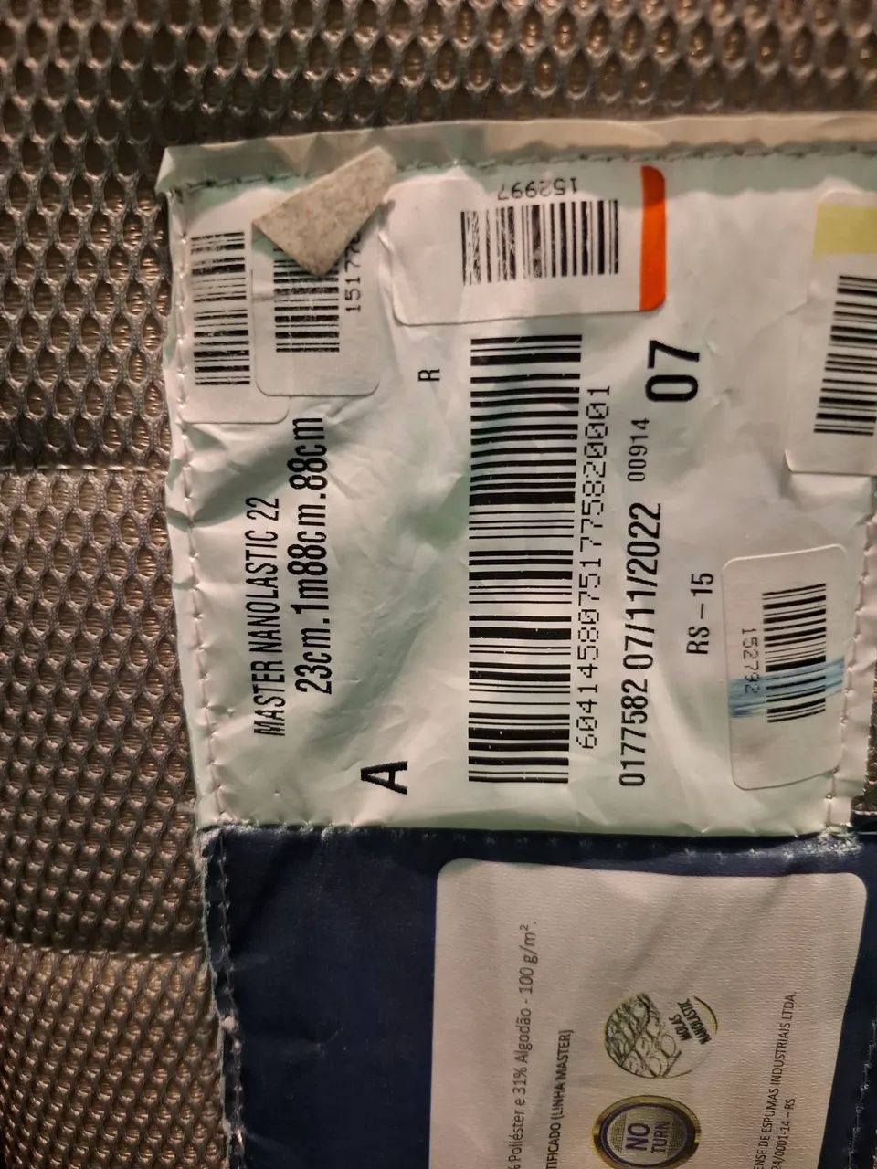 Vendo cama box solteiro 