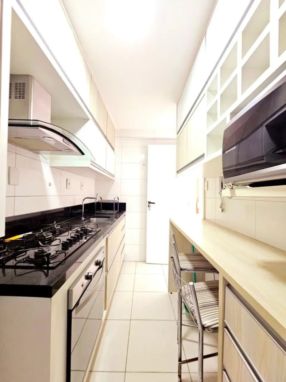 APARTAMENTO REFORMADO E MOBILIADO PARA LOCAÇÃO  CONFORTO, SOFISTICAÇÃO E PRATICIDADE! - Foto 4