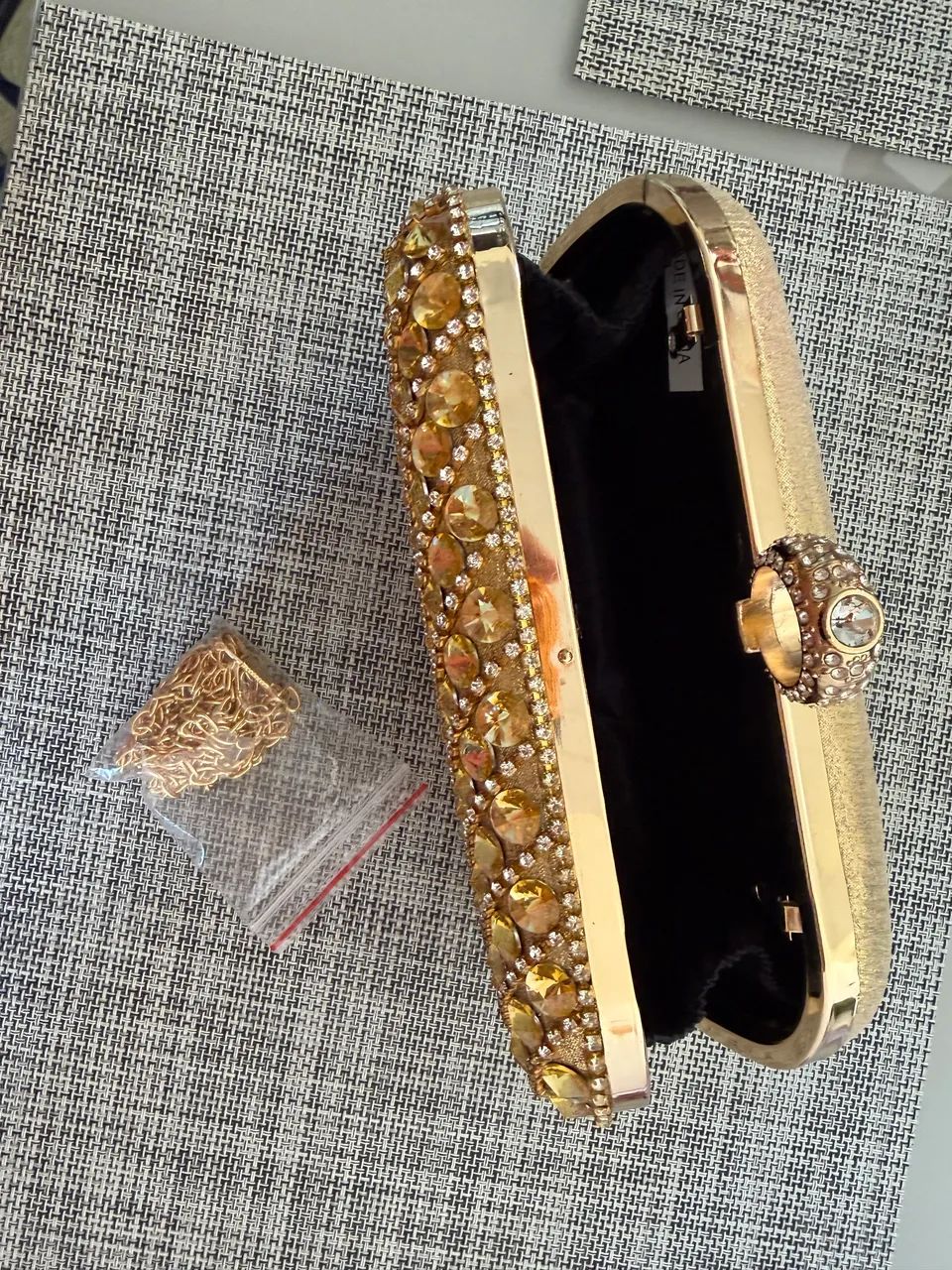Bolsa de mão dourada NOVA - Foto 4