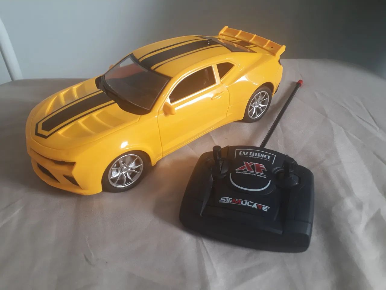 Carro rc camaro amarelo 