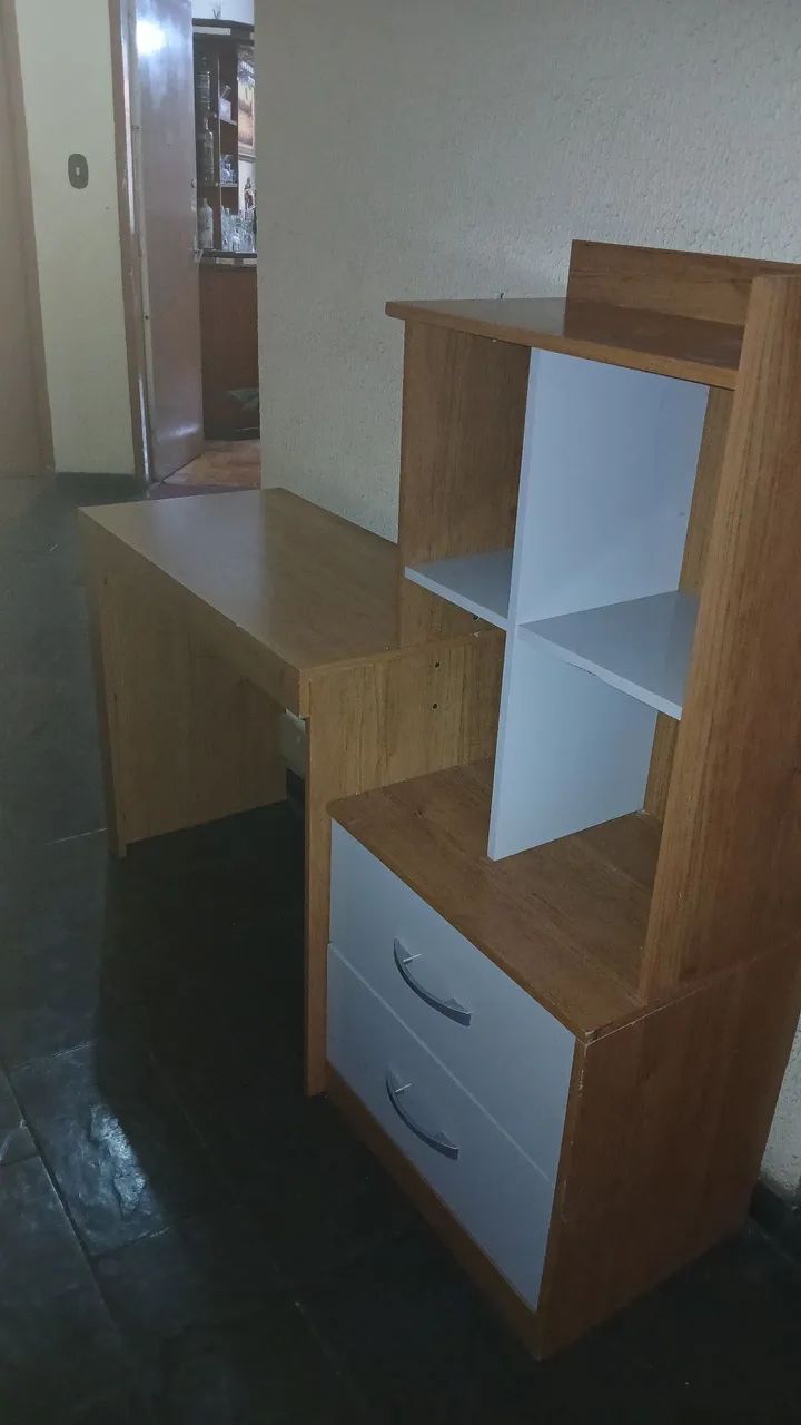 Escrivaninha com duas gavetas seminova  - Foto 4