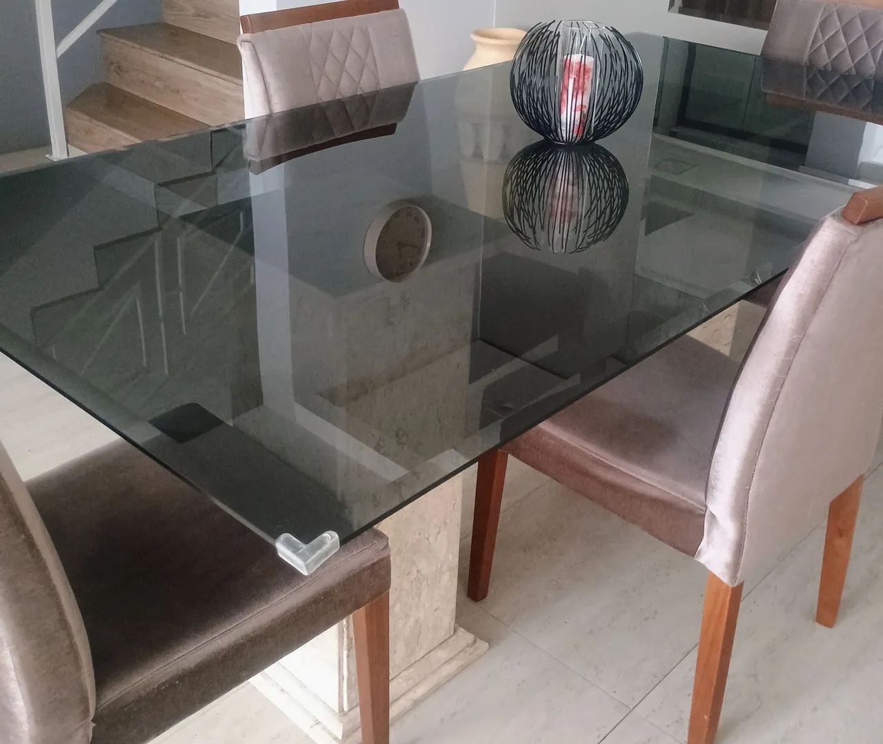 Mesa com tampo de vidro