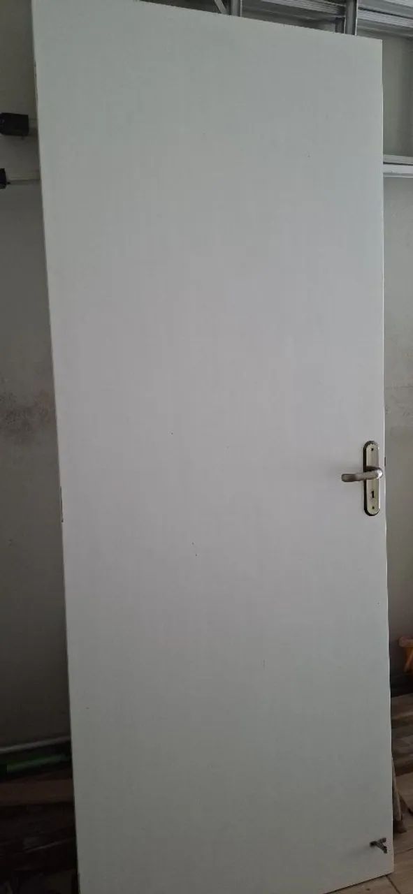 Porta interna, laminada com itaúba.